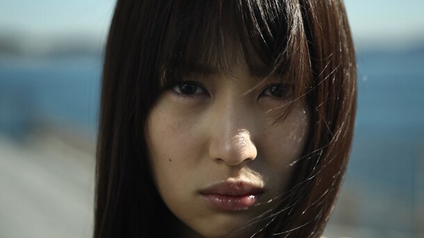 「Thank You feat. DOUBLE, Doitall from Lords Of The Underground, Treach from Naughty By Nature」のPVに出演した高梨臨。