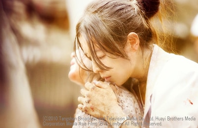 映画「唐山大地震 -想い続けた32年-」日本語吹き替え版では、主人公ファン・ドン役を相武紗季が演じている。