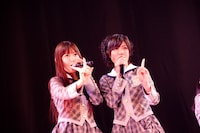 小嶋陽菜（写真左）、宮澤佐江（右）