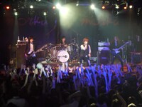 ギルガメッシュワールドツアー「Here we go」モスクワ公演の様子。