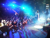 ギルガメッシュワールドツアー「Here we go」モスクワ公演の様子。