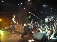 ギルガメッシュワールドツアー「Here we go」モスクワ公演の様子。