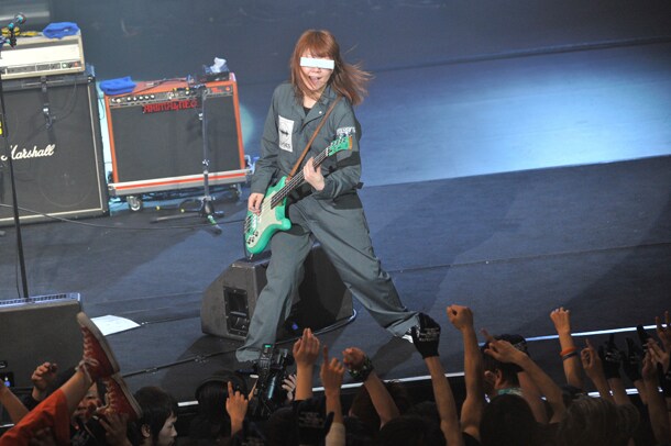 フミ（B, Vo, Syn）