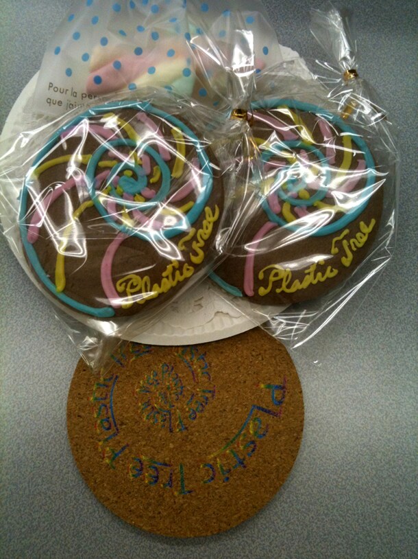 イベント来場者には、アルバムタイトルにちなんで特別に制作された「アンモナイトコースター」と「アンモナイトクッキー」がプレゼントされた。