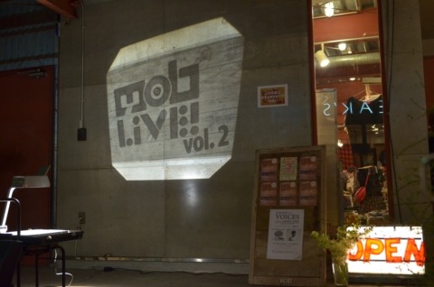 写真は「mob LIVE vol.2-ボルシチ-」仕様となった原宿VACANT入り口。