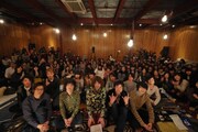 イベント終わりに撮影された記念写真。この後行われた出演者撮影大会では、セカイイチのメンバーがコミカルなポーズをとり笑わせる場面も。