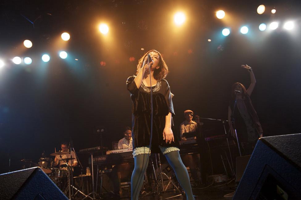 写真はLIQUIDROOM ebisu公演の模様。