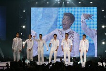 3月5日に国立代々木競技場で行われた「第12回東京ガールズコレクション」での2PM。