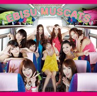 シングル「スプリングホリデー / 口ゲンカしないで♪」type Cは麻美ゆま率いる「麻美ハツラツ女子短大付属高校」バージョン。