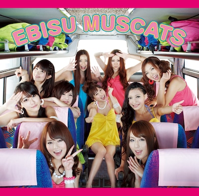 シングル「スプリングホリデー / 口ゲンカしないで♪」type Cは麻美ゆま率いる「麻美ハツラツ女子短大付属高校」バージョン。