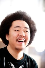 インタビューに“袴Tシャツ”で臨んだレキシこと池田貴史。