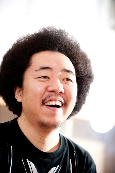 インタビューに“袴Tシャツ”で臨んだレキシこと池田貴史。