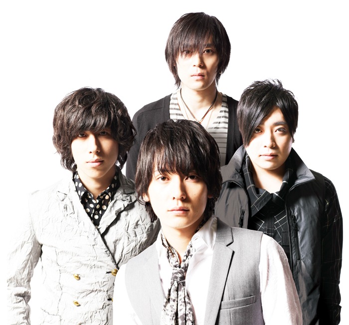 flumpoolは4月6日にライブDVD「flumpool Live at YOKOHAMA ARENA!!『Snowy Nights Serenade～心までも繋ぎたい～』」をリリース。地域によっては入荷遅延の可能性もあるのでご注意を。