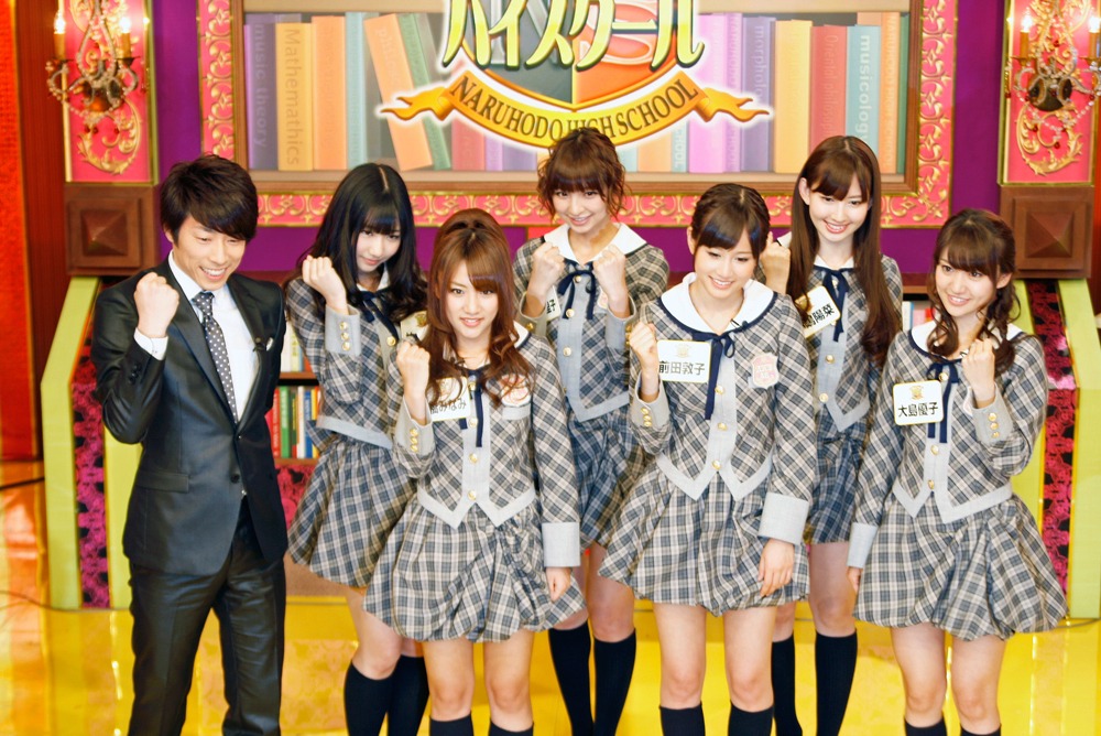 写真左よりロンドンブーツ1号2号・田村淳、柏木由紀、高橋みなみ、篠田麻里子、前田敦子、小嶋陽菜、大島優子。