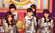 写真左より高橋みなみ、篠田麻里子、前田敦子、小嶋陽菜、大島優子。