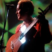 片寄明人はアルバム全11曲中9曲のプロデュースを担当。