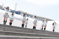 「卒業式の忘れもの」を披露する白組。 (C)PYTHAGORAS PROMOTION