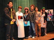 左から入江悠監督、森下くるみ、二階堂ふみ、mono、ちばぎん、みさこ、劔樹人マネージャー。