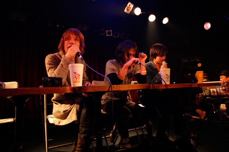 「RADIO DOES」生配信中の様子。（C）susie