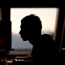 ソロアーティストとしてのミト（写真）の魅力を堪能できるアイテムが2作同時リリース。