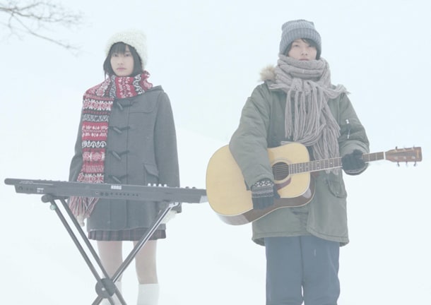 山崎賢人（写真右）と橋本愛（写真左）が主演を務めた映画「管制塔」。