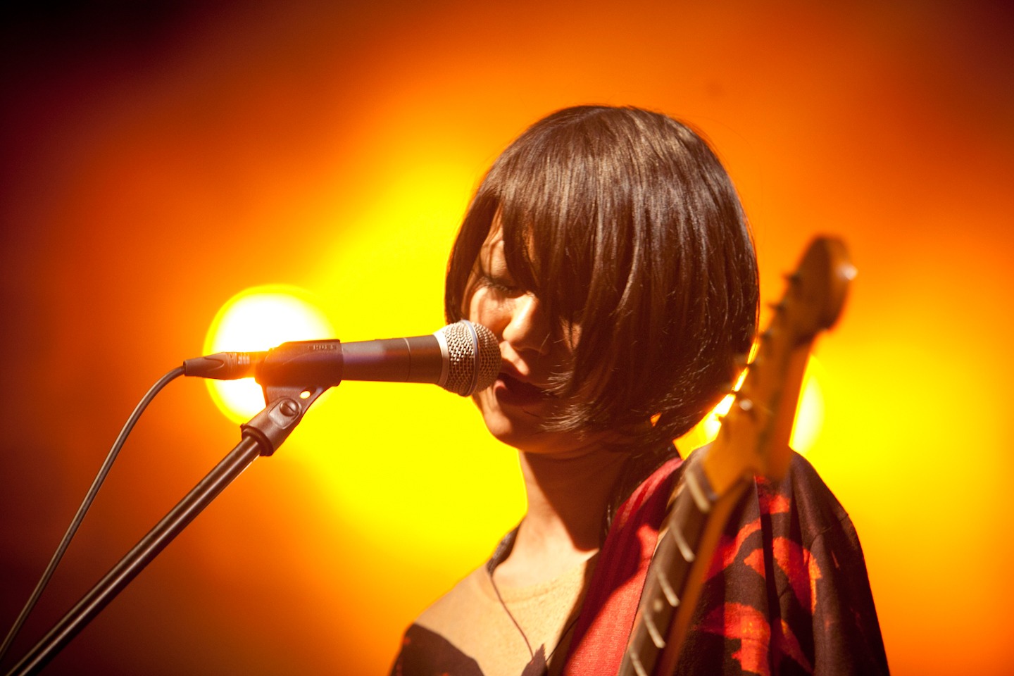 写真は4月7日に東京・SHIBUYA BOXXで行われた1st Maxi Single「カートニアゴ」リリース記念ライブの様子。