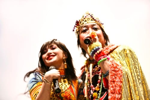 司会の高橋 R&R ME BABY（右）とのツーショット。