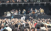 「Vive Latino」のステージで演奏する東京スカパラダイスオーケストラ。