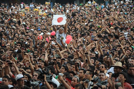 熱狂するオーディエンス。