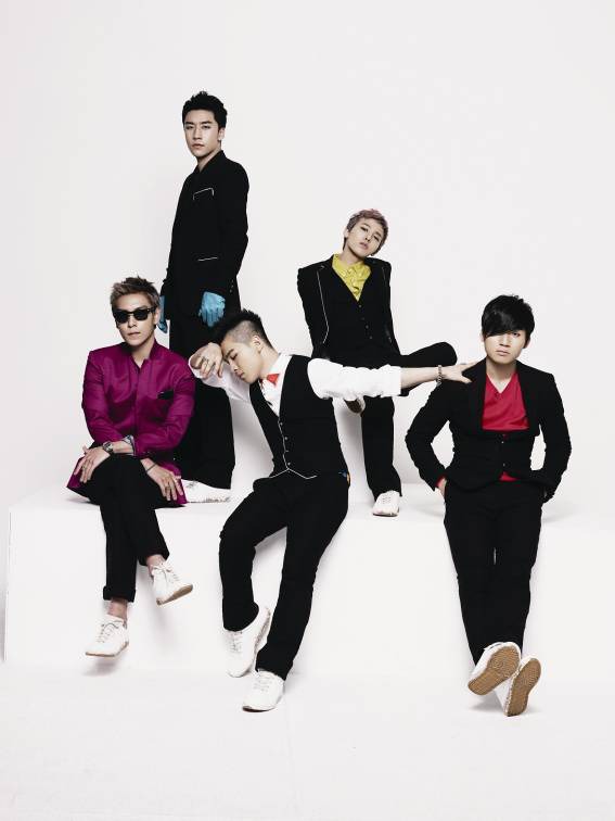 こちらは本家BIGBANGのアーティスト写真。