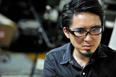 インタビューに応えるFurukawa。取材は彼らのプライベートスタジオにて行われた。