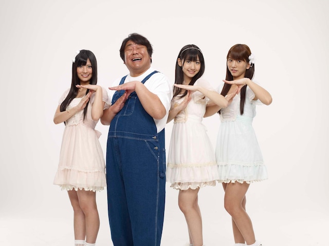 写真左から倉持明日香、石塚英彦、柏木由紀、高城亜樹。