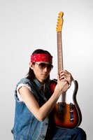 トレードマークのバンダナとグラサン、デニムで今年もビシッと決めた浜田伸吾。