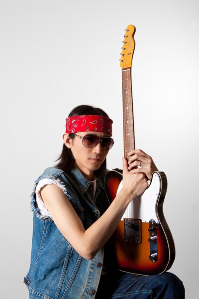 トレードマークのバンダナとグラサン、デニムで今年もビシッと決めた浜田伸吾。