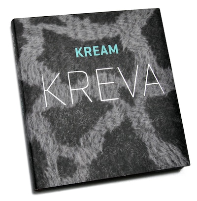 随所にこだわりが詰め込まれた、KREVAのアーティストブック「KREAM ルールなき世界のルールブック」（写真）。