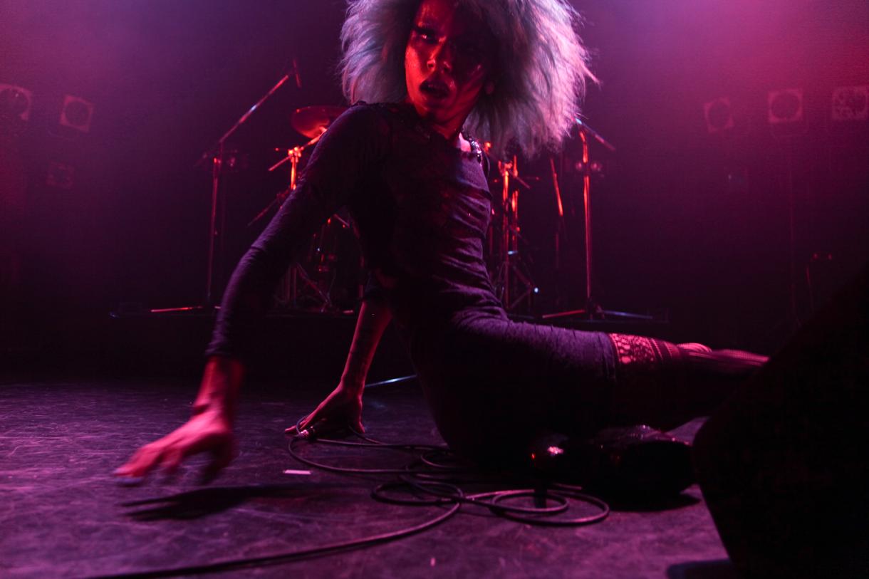 アヴちゃん（Vo）（Photo by 岩根愛）