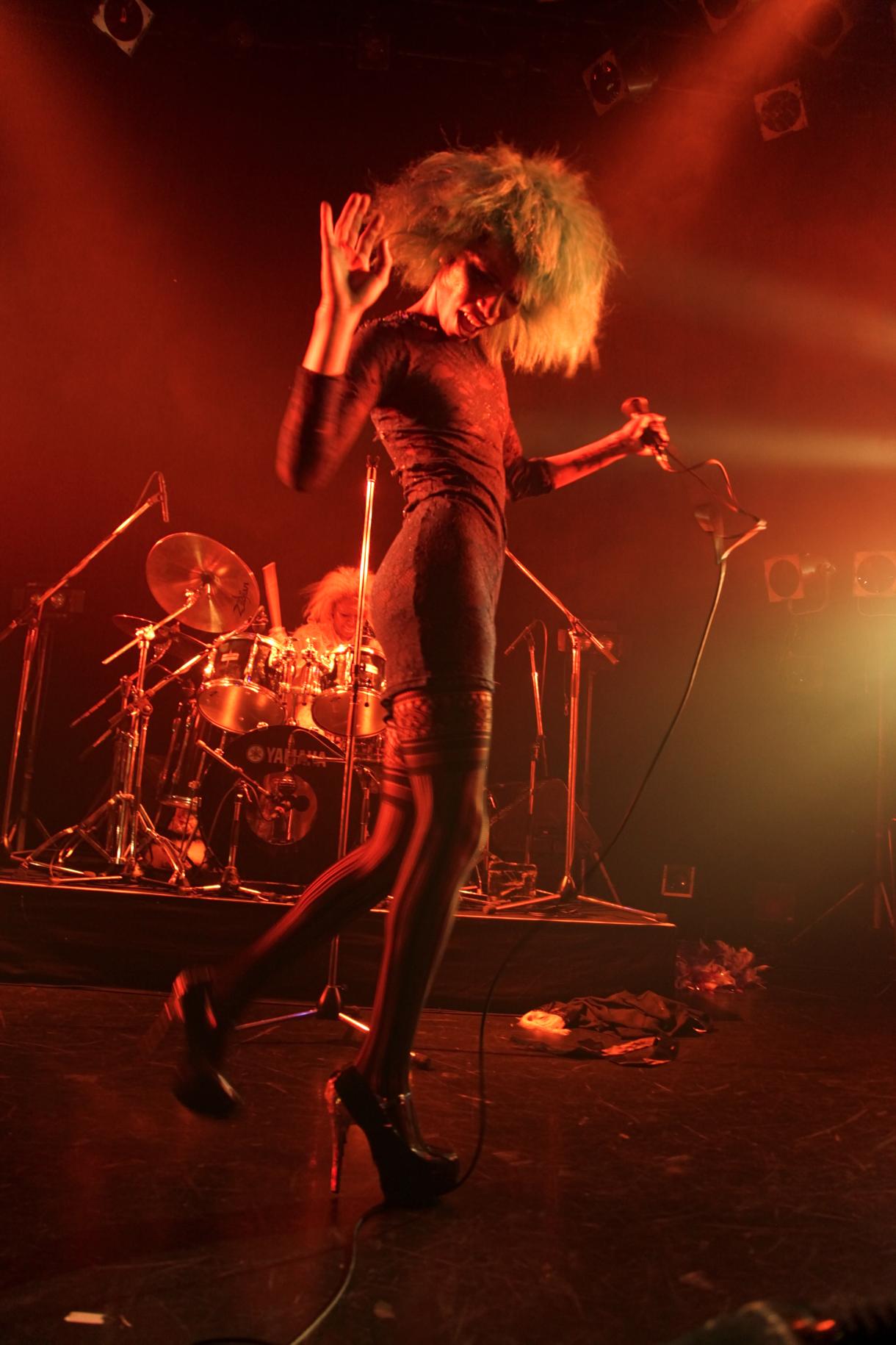 アヴちゃん（Vo）（Photo by 岩根愛）