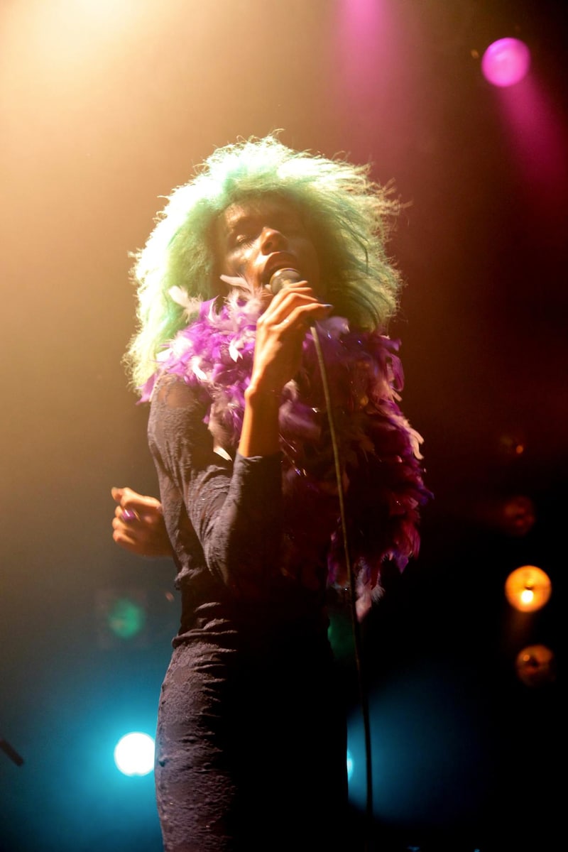 アヴちゃん（Vo）（Photo by 岩根愛）