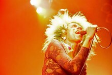 アヴちゃん（Vo）（Photo by 岩根愛）