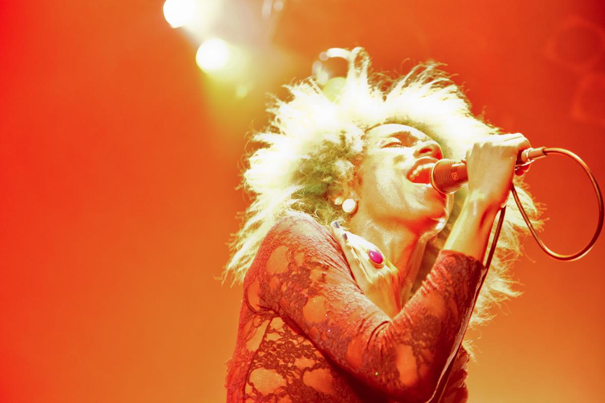 アヴちゃん（Vo）（Photo by 岩根愛）