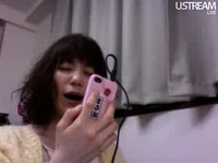 今週の人気の画像8位は「後藤まりこ、Ustreamで近況報告『優しい歌が歌いたい』」より、かみじょうちひろ（9mm Parabellum Bullet）に向けて、電話越しに新曲「アルパカの唄」を披露する後藤まりこ。。