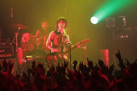 NICO初コーストワンマンで満員観客熱狂の入魂ライブ