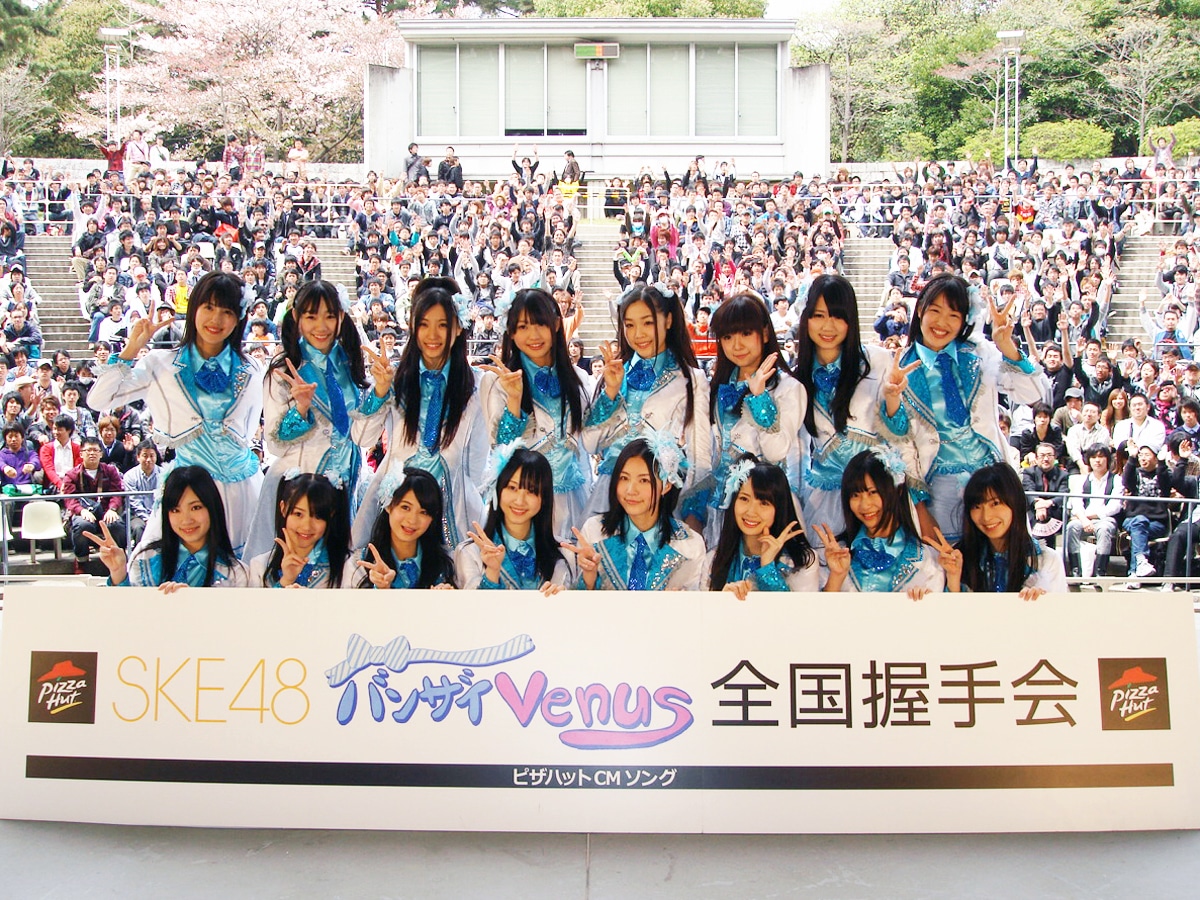 大阪握手会のフォトセッションより。 (C)PYTHAGORAS PROMOTION