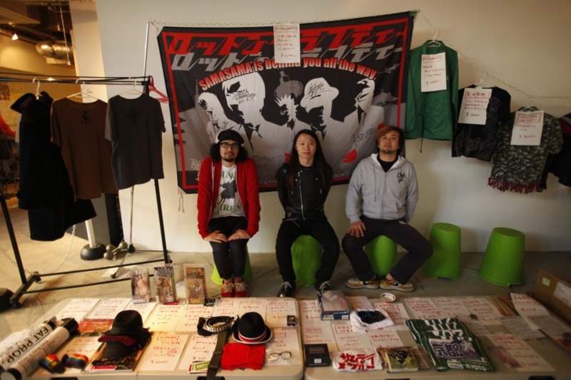 ライブ前に行われたフリーマーケットの模様