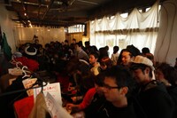 ライブ前に行われたフリーマーケットの模様