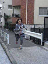 「全力坂」のMAMI出演シーン。