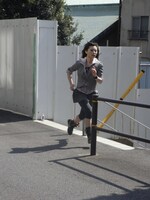 「全力坂」のRINA出演シーン。