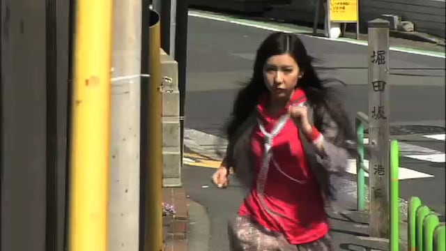 「全力坂」のTOMOMI出演シーン。