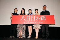 舞台挨拶に立った中島美嘉、森口瑤子、井上真央、永作博美、成島出監督（写真左より）。