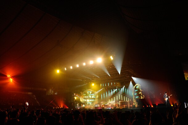 16日のライブでは本編16曲、アンコール5曲を披露した。